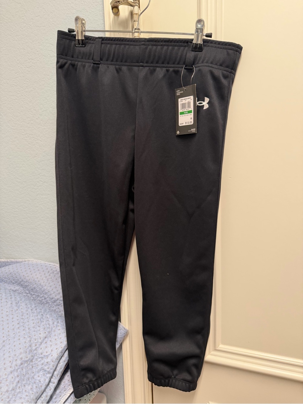 NWT Under Armour Girl’s Black Softball Pants with belt loops